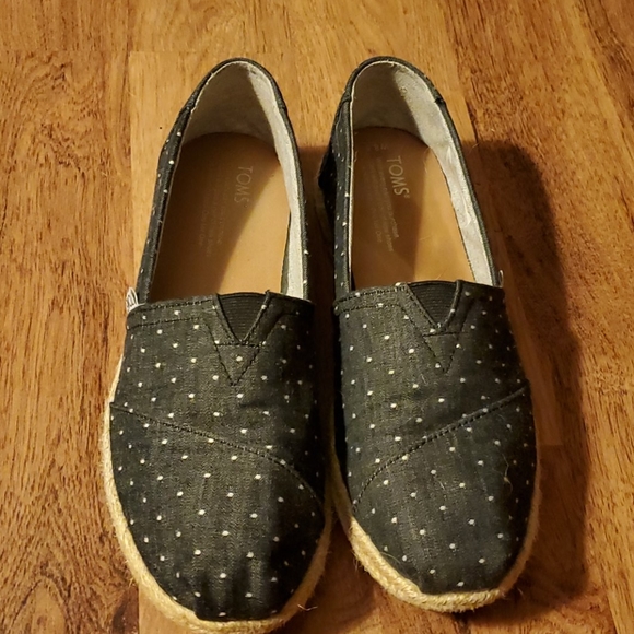 toms black dot chambray